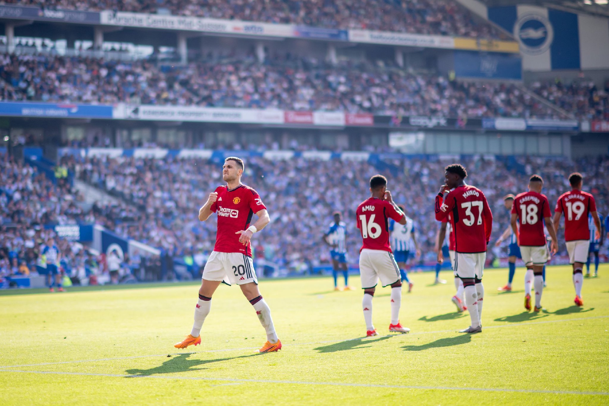 政困境中的 政困境中的